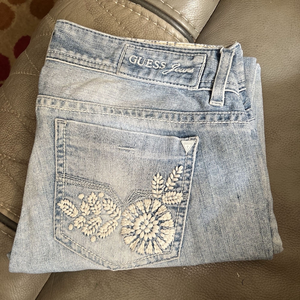 Guess Jeans Stretch Cropped Capris Embroidered Size 30
